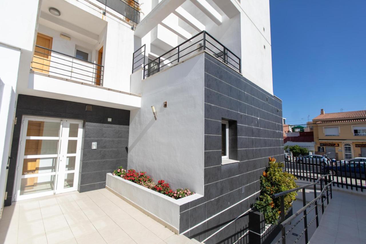 Holidays By The Sea Apartments Малага Экстерьер фото